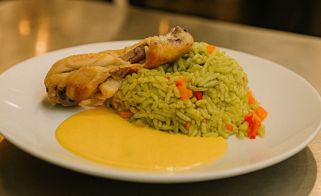 Arroz con pollo y huancaina